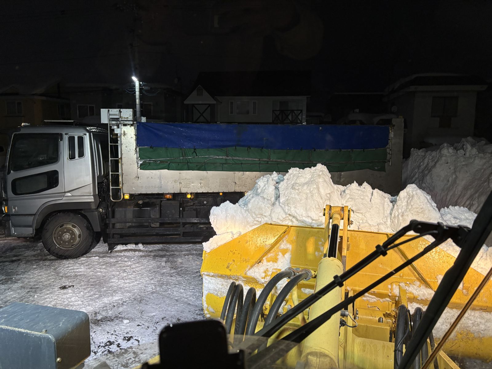 除排雪 ダンプ積み込み